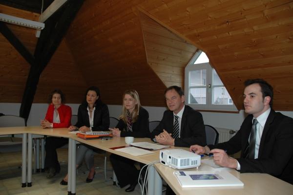 Foto von links nach rechts: Chloé Maksoudian, Martine schneider, Cordula Riedel, Frank Scherer und Simon Fath.

© Pascale Simon-Studer