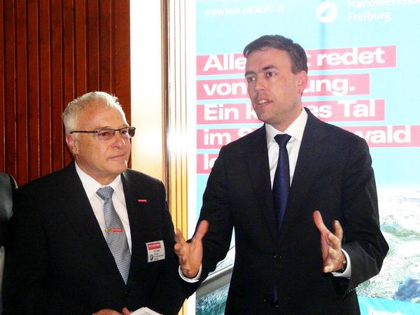 Handwerkskammerpräsident Paul Baier und der baden-württembergische Wirtschafts- und Finanzminister Nils Schmid (rechts)