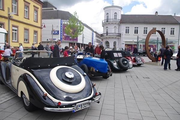 Oldtimer am Rathausplatz