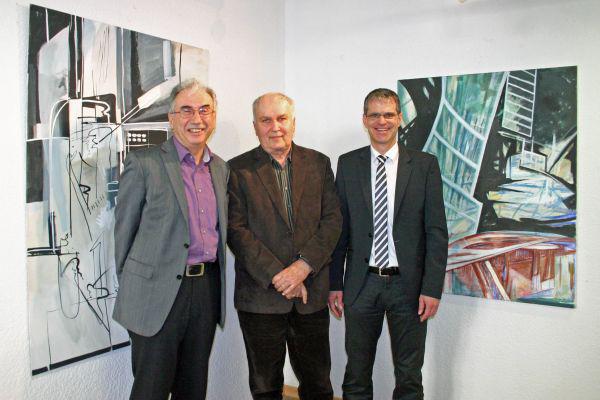 Bürgermeister Christoph Lipps (rechts) konnte Heinz Schultz-Koernig und Ernst W. Schneider (links) zur Vernissage begrüßen. 