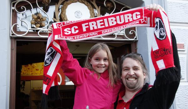 SC Paderborn - SC Freiburg: Impressionen aus der "Fußball-Kneipe Palio" am Marktplatz in Emmendingen    