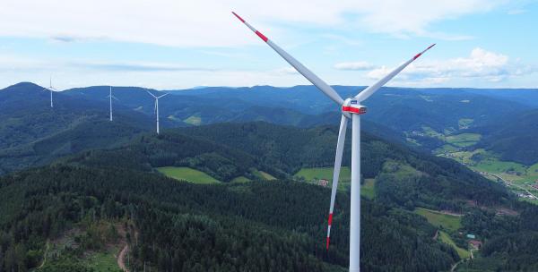 Ökostrom vom Windpark Hohenlochen (Bild) für Naturpark Schwarzwald Mitte/Nord - Neues badenova-Regionalstromprodukt Ökostrom24 Heimat ist klares Zeichen für regional gelebte Nachhaltigkeit.

Foto: Badenova