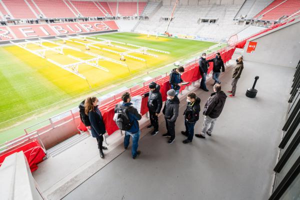 Begehung des Stadiondaches durch alle Bau- und Projektbeteiligten Anfang Februar | Quelle: badenova