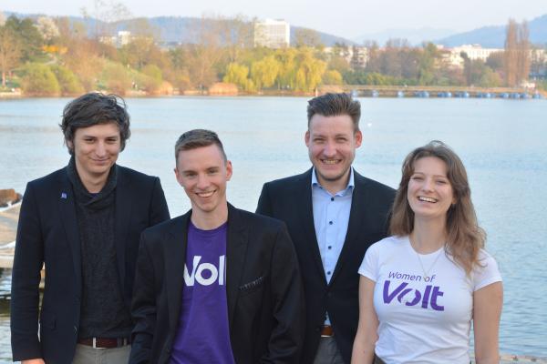 Der neu gewählte Volt-Landesvorstand
Von links nach rechts: Jan Peter König, Domenic Gehrmann, Kai Stricker, Hanna Antony

Foto: Volt Baden-Württemberg