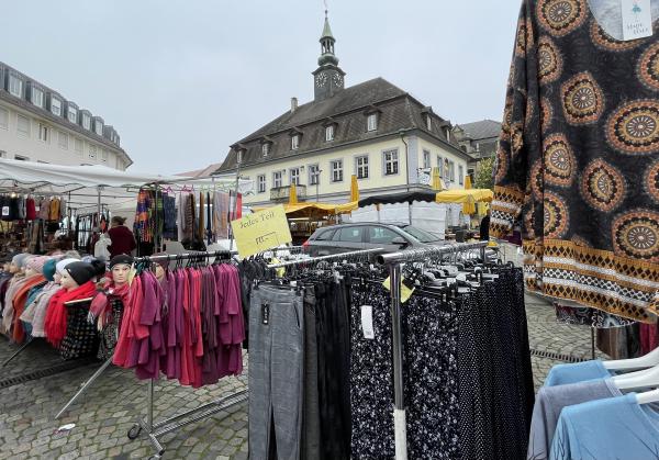 Krämermarkt in Emmendingen - Bummeln auf dem Marktplatz mitten in der Stadt 

Bild: FSRM