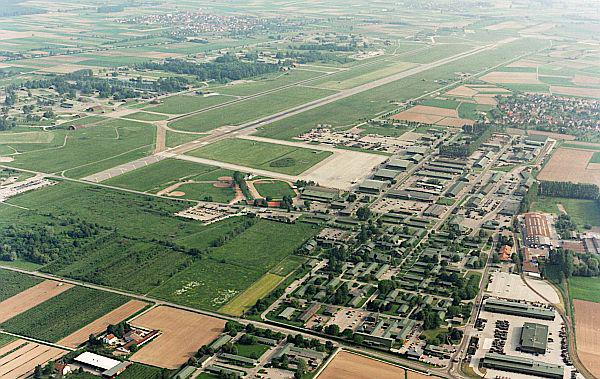 22. November: Das Geheimnis des Lahrer Flughafens - Historischer Vortrag von Werner Schönleber im Foyer des Stadtmuseums Tonofenfabrik in Lahr.
Historische Aufnahme vom Flughafen Lahr.

Foto: Stadt Lahr - Werner Schönleber