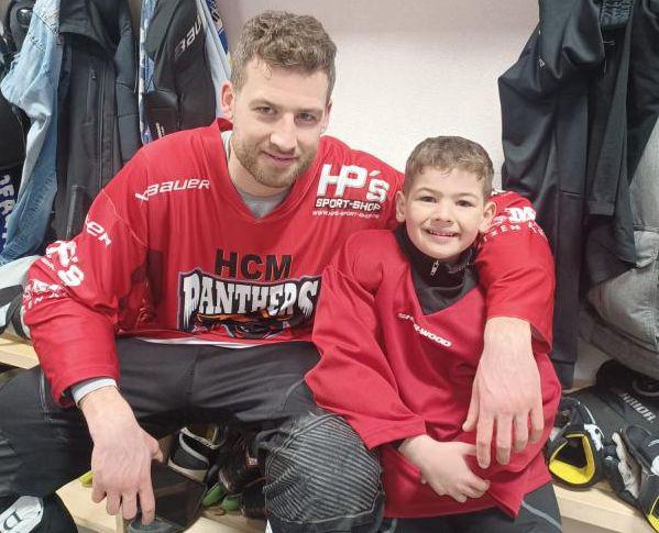 David Teschner und Sohn Milan spielen gemeinsam Skaterhockey beim HC Merdingen.