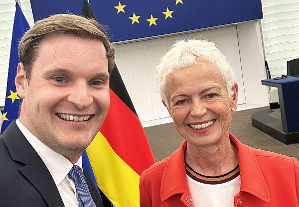 Abgeordnete aus Deutschland und Frankreich für mehr Französischunterricht.
CDU-Bundestagsabgeordneter Yannick Bury und Brigitte Klinkert (Elsässische Abgeordneten und Vorsitzende der deutsch-französischen parlamentarischen Versammlung).

Foto: Büro Yannick Bury 

