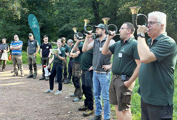 Kluge und flinke "Rehe" bei 8. Waldrallye im Landkreis Lörrach.
Eröffnet wurde die Waldrallye mit den Klängen von Jagdhörnern. 

Foto: Landratsamt Lörrach - Edgar Biehler