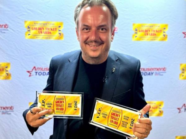 Michael Mack mit den „Golden Ticket Awards“ für den Europa-Park und „Voltron Nevera“

Bild: Europa-Park