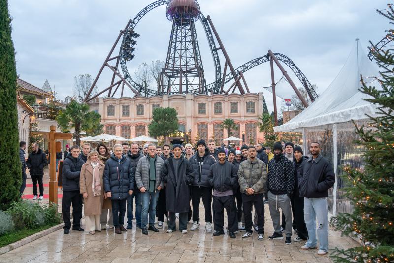 Die Deutsche Fußball-Nationalmannschaft mit der Familie Mack im Themenbereich Kroatien

Bild: Europa-Park