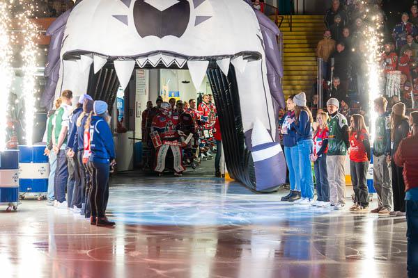 EHC Freiburg schlägt die Eisbären Regensburg mit 3:0

Foto: Jens Glade / Internetzeitung REGIOTRENDS