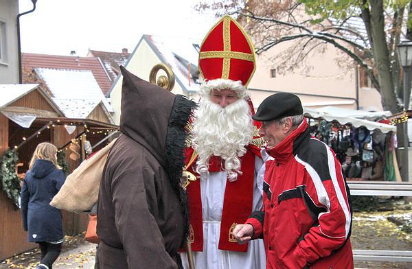 Der Nikolaus wird an beiden Tagen auf dem Weihnachtsmarkt unterwegs

RT-Archivbild