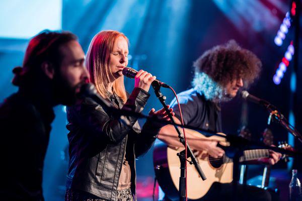 Melanie Mau & Martin Schnella feat. Mathias Ruck.

Foto by Daniel Li