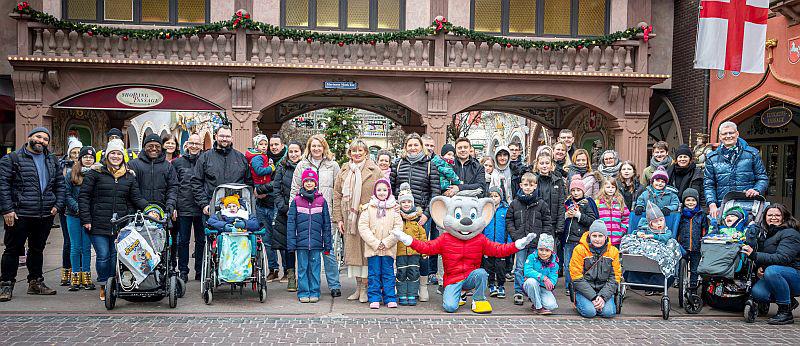 Bundesverband Kinderhospiz e.V. im Europa-Park.
Mauritia Mack mit den Familien des Bundesverband Kinderhospiz e.V.

Foto: Europa-Park 