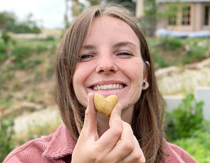 Johanna Leister ist neue Regionalmanagerin der Bio-Musterregion Freiburg.
Ein Herz für Bio: Johanna Leister ist die neue Regionalmanagerin der Bio-Musterregion Freiburg.

Foto: Landratsamt Emmendingen - Bio-Musterregion Freiburg
