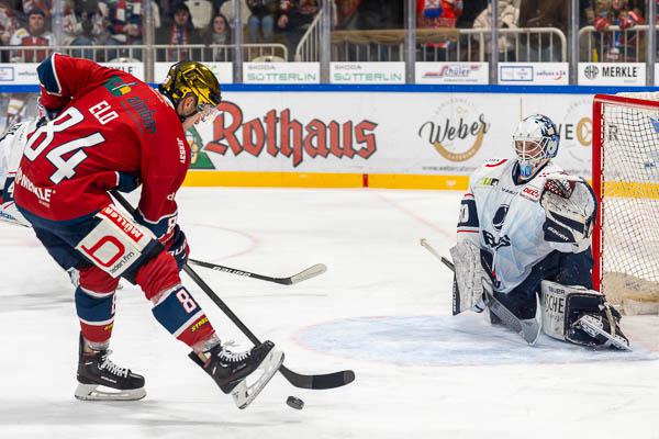 EHC Freiburg verliert gegen Tabellennachbarn Weiden mit 3:4

Foto: Jens Glade / Internetzeitung REGIOTRENDS