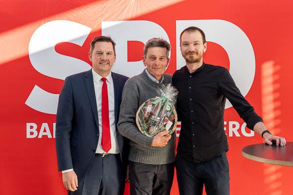 SPD-Bundestagsfraktionschef in Denzlingen
von links: Dr. Johannes Fechner, Dr. Rolf Mützenich, Dr. Ludwig Striet.

Foto: Jens Glade / Internetzeitung REGIOTRENDS