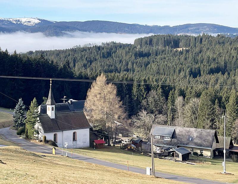 16. Februar bis 9. März 2025: Exkursionen rund um „Weltgästeführertag“ (21. Februar).
Im „magischen Dreieck“ von Neustadt, Titisee und Breitnau entschlüsselt der Vorsitzende des Vereins, Rolf Breisacher, am 21. Februar 2025 die Geheimnisse des Heiligenbrunnens. 

Foto: Naturpark Südschwarzwald e.V. - Rolf Breisacher