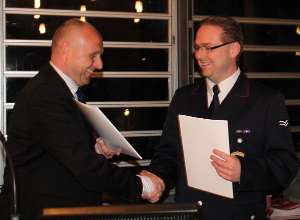 26. März 2012: Rald Kesselring (rechts) wurde Kommandant - und bleibt es!

(RT-Archivbild)