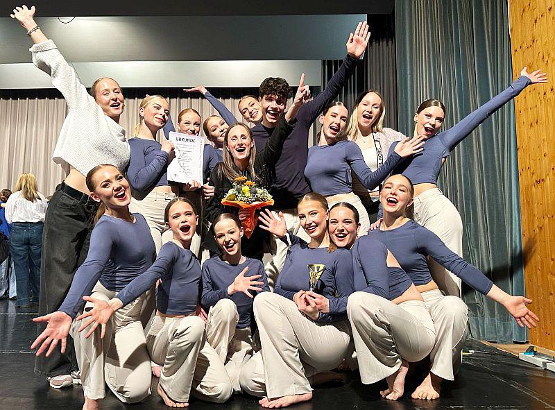 TALENT ACADEMY Europa-Park qualifizierte sich für Deutschen Ballettwettbewerb.
Die Gruppe der TALENT ACADEMY freut sich über die Tageshöchstzahl und den 1. Platz.

Foto: Europa-Park 