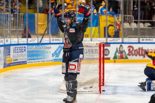 EHC Freiburg zieht mit 3:2-Sieg ins Playoff-Viertelfinale ein

2:1 durch Shawn O'DOnnell.

Foto: Jens Glade / Internetzeitung REGIOTRENDS