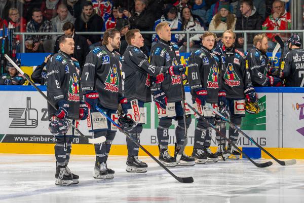 EHC Freiburg kann auch zweites Playoff-Viertelfinalspiel nicht gewinnen

Foto: Jens Glade / Internetzeitung REGIOTRENDS