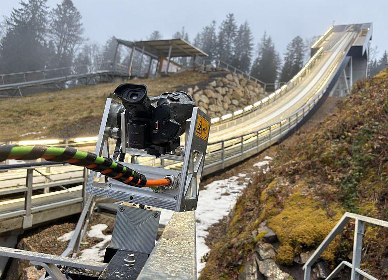 Neuentwicklung unterstützt Skispringer in Wettkampf und Training.
Das von Maschinenbau-Student Thies Schöchlin entwickelte automatische Videoerfassungssystem wurde bereits an der Skisprungschanze in Hinterzarten montiert und die ersten Aufnahmen sind vielversprechend.  

Foto: Hochschule Offenburg